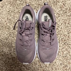 Hoka purple tennis shoes